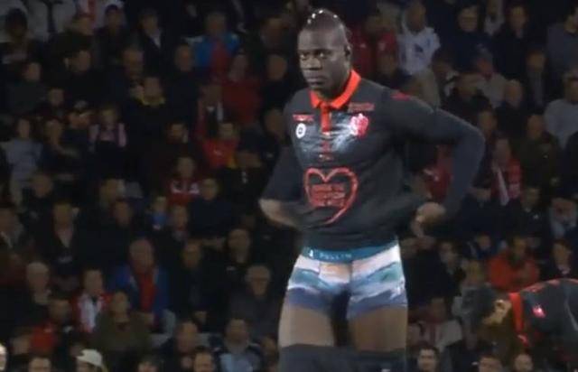 迈尼昂在加比亚社媒动态下留言，后者回复：请续约（迈尼昂现身加比亚社媒评论区，加比亚回应：快续约）