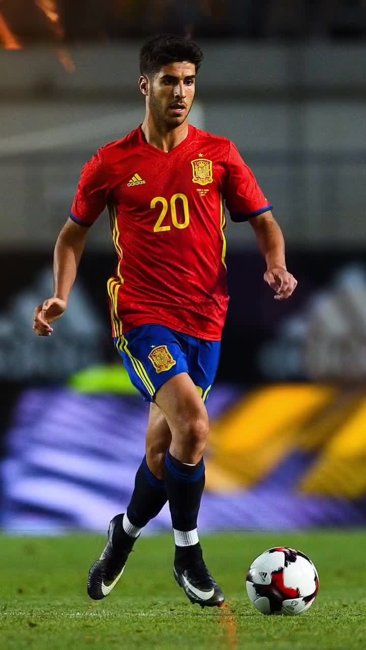 不和谐，太阳报：拜仁球迷在赛前与现场警察和安保发生冲突（赛前风波：太阳报称拜仁球迷与警方及安保人员发生冲突）