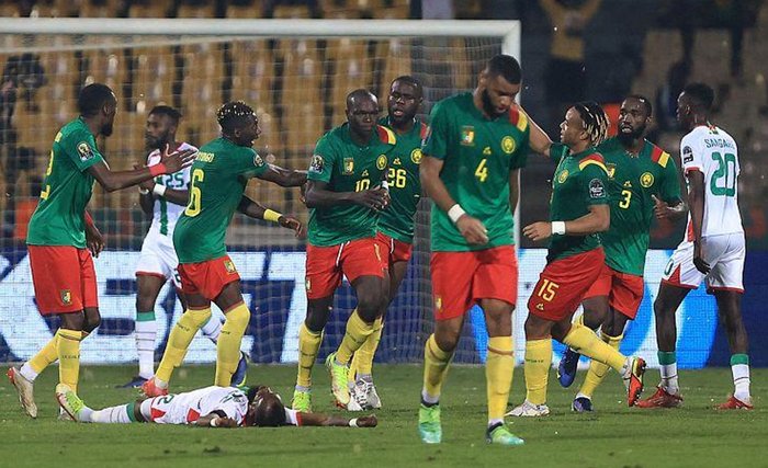 拉亚的逆袭：阿森纳新星如何挑战西班牙国家队门将格局（拉亚崛起：阿森纳门将撼动西班牙国门格局）