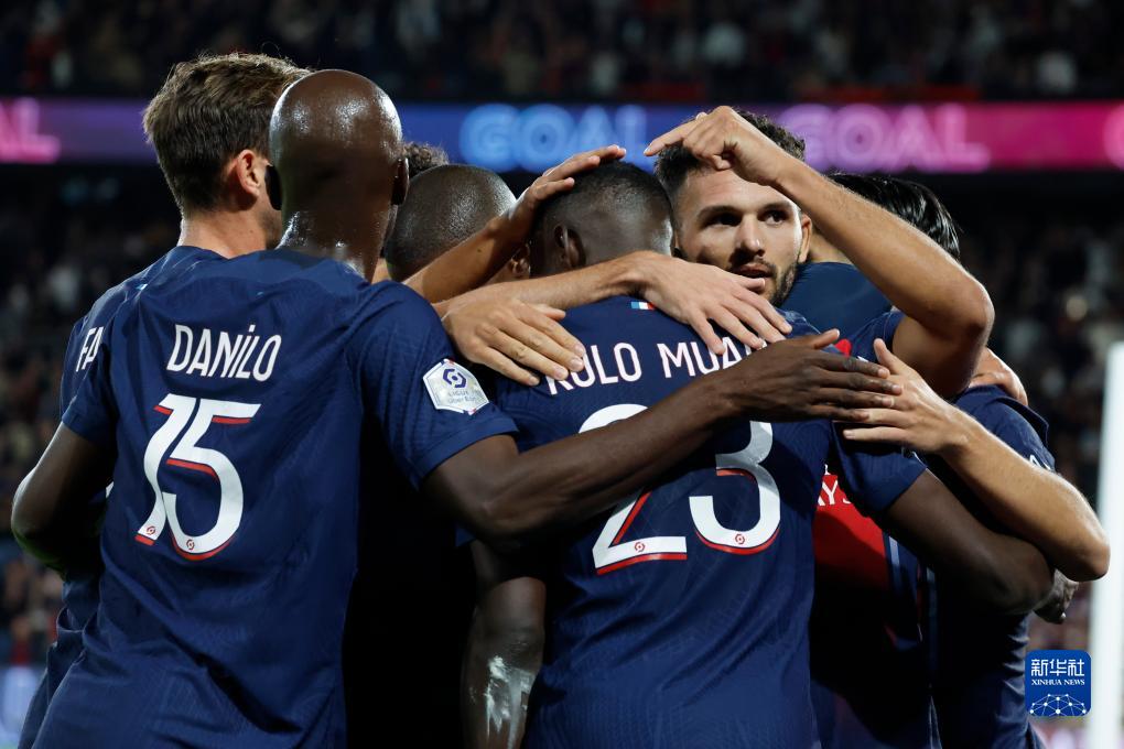 本世纪德甲戴帽数前10：莱万384场16次第1，凯恩76场10次第3（本世纪德甲帽子戏法榜前十：莱万384战16帽居首，凯恩76战10帽第三）