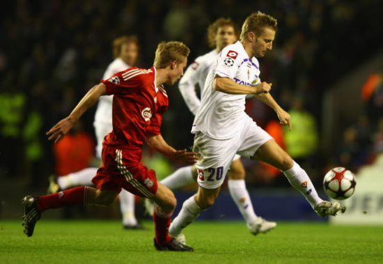 邮报：红军vs毕包前安菲尔德主看台发生误报，球迷被暂时疏散（邮报：利物浦vs毕尔巴鄂赛前安菲尔德主看台误报，球迷短暂撤离）