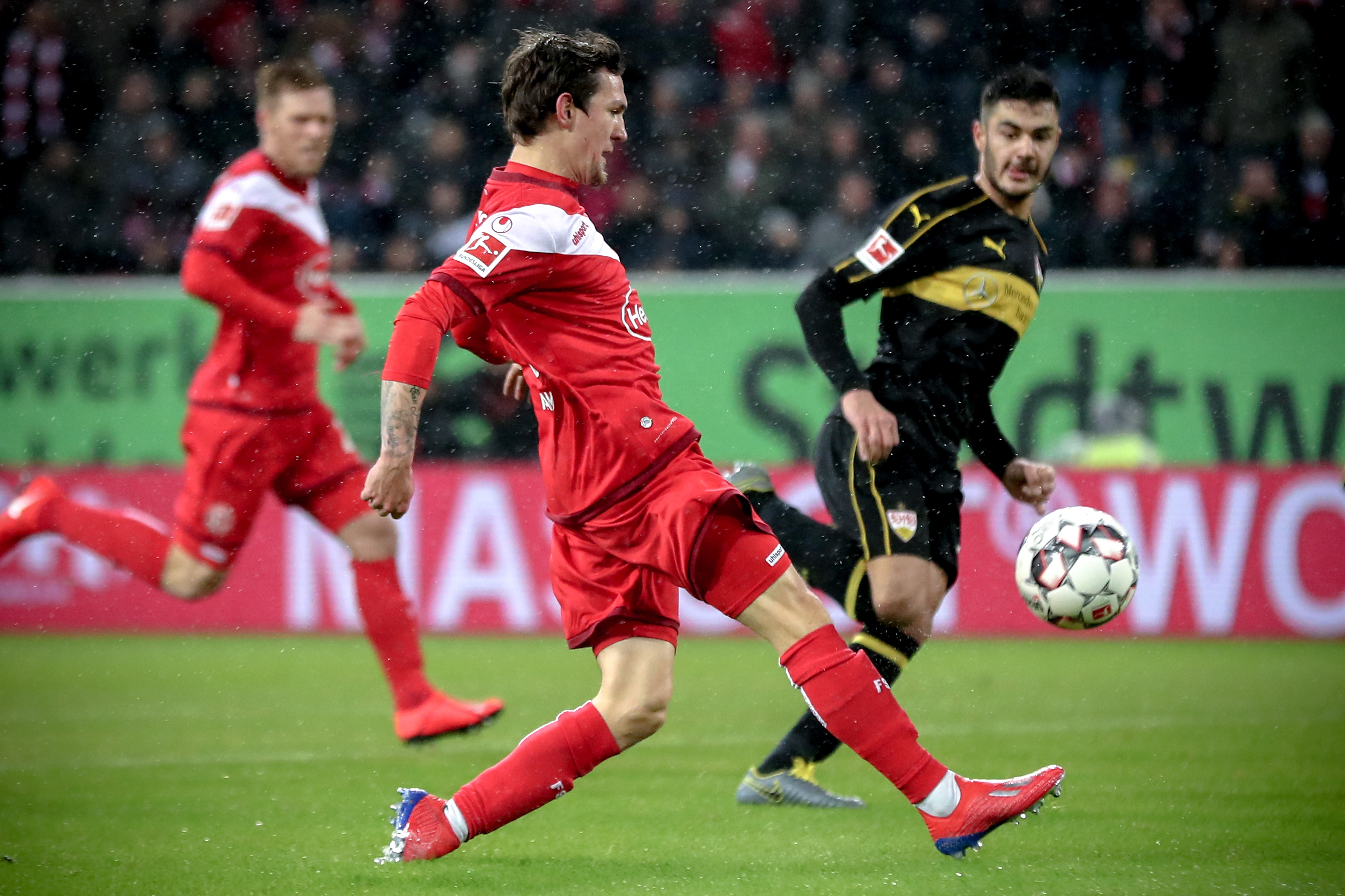 占总数60%，亚马尔是西班牙社媒遭受仇恨犯罪攻击最多的球员（西班牙社媒仇恨犯罪中，亚马尔遭受攻击最多，占60%）