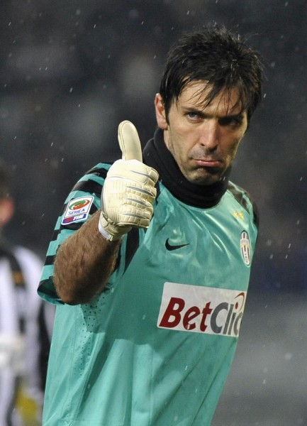 中英青训交流会嘉宾：绝杀韩国转型后卫；枪手铁闸曾获世界杯（中英青训交流会嘉宾：绝杀韩国后转型后卫，阿森纳铁闸曾夺世界杯）